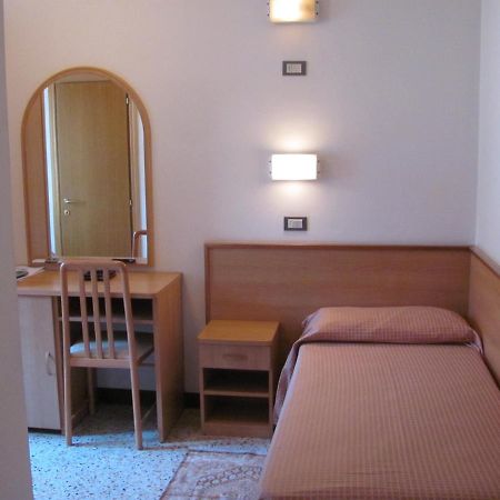 Albergo Moretti Сенигалия Екстериор снимка