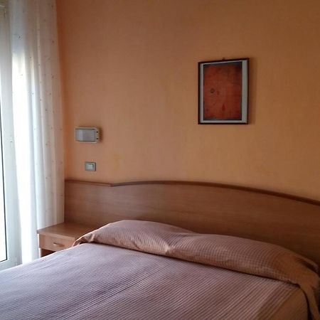 Albergo Moretti Сенигалия Екстериор снимка