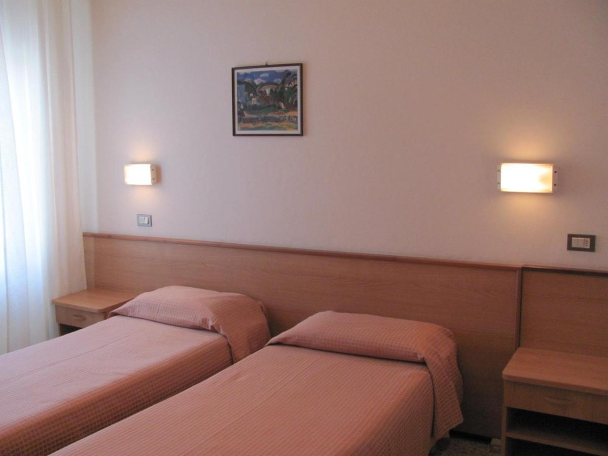 Albergo Moretti Сенигалия Стая снимка