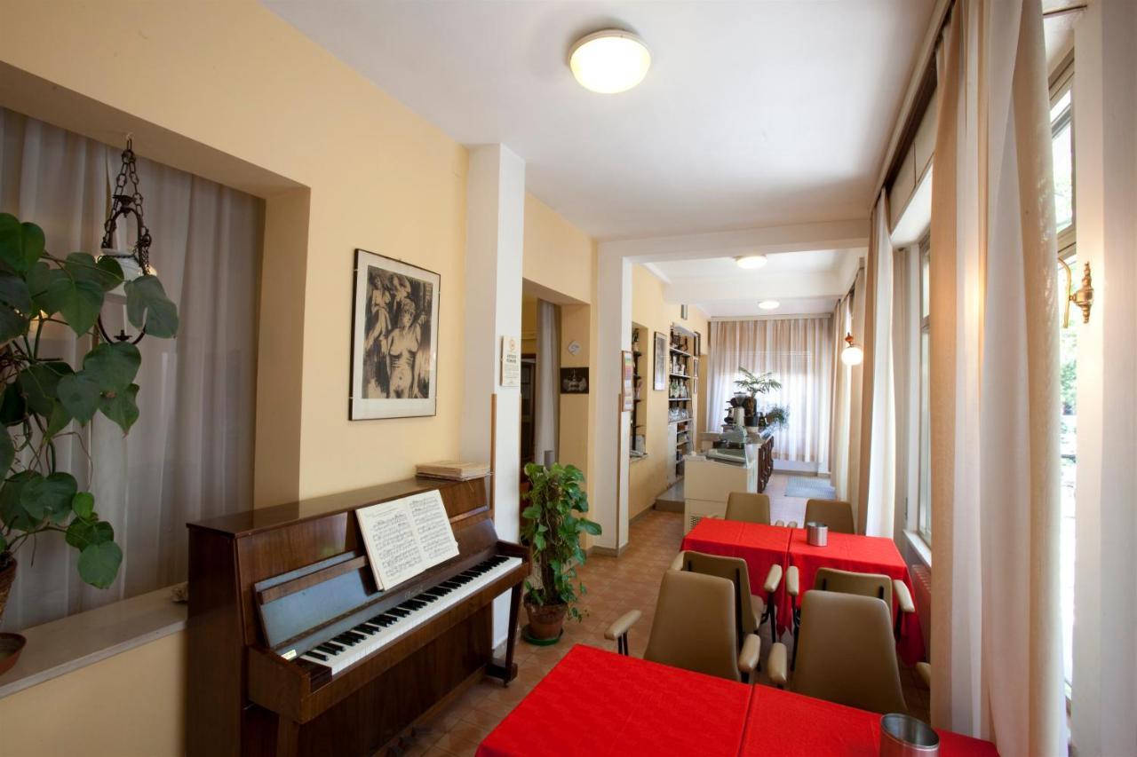 Albergo Moretti Сенигалия Екстериор снимка