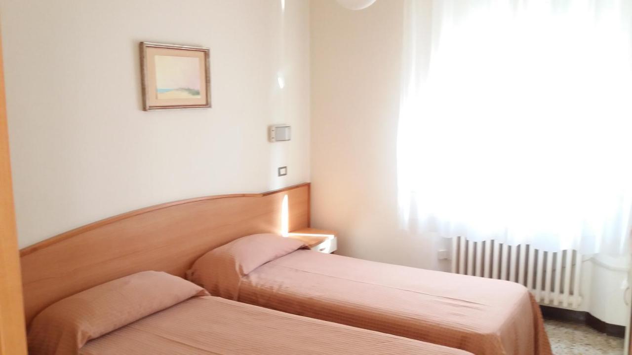 Albergo Moretti Сенигалия Екстериор снимка