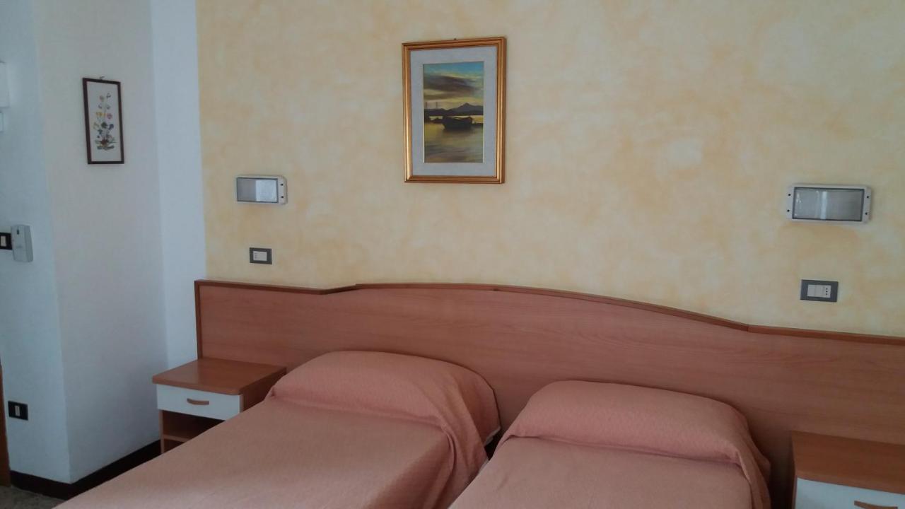 Albergo Moretti Сенигалия Екстериор снимка