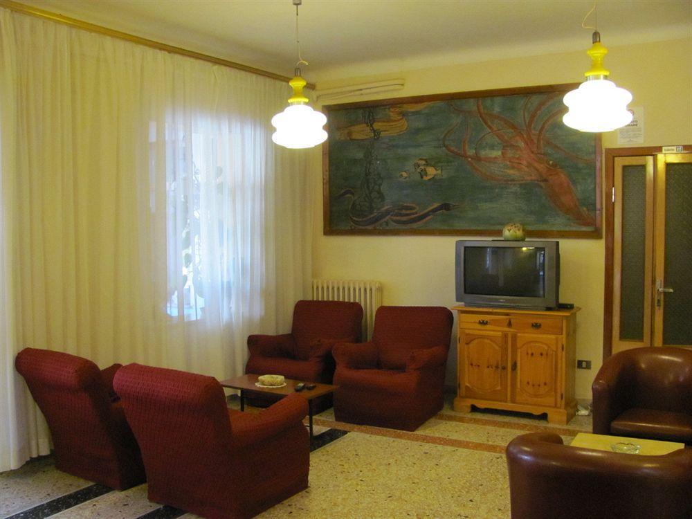 Albergo Moretti Сенигалия Екстериор снимка