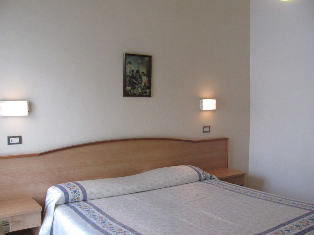 Albergo Moretti Сенигалия Екстериор снимка