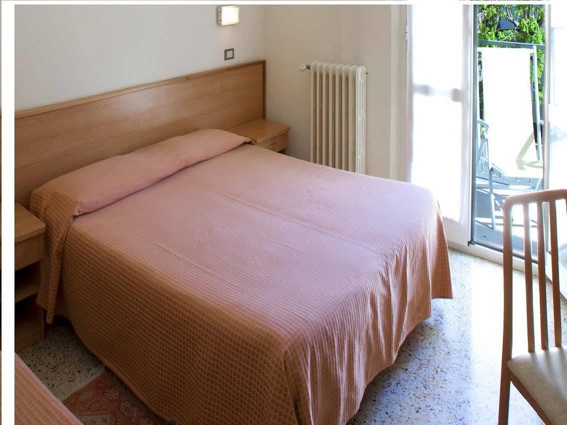 Albergo Moretti Сенигалия Екстериор снимка